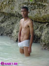 порно фото Молодой парника дрочит хуй у моря 3aza25.jpg