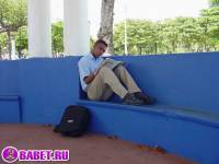 порно фото Молодой парника дрочит хуй у моря 3aza4.jpg