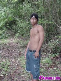 порно фото Вздрочнул свой волосатый хуй в кустах 10.jpg