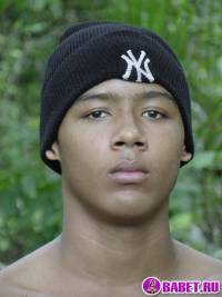 порно фото Вздрочнул свой волосатый хуй в кустах 13.jpg