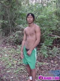 порно фото Вздрочнул свой волосатый хуй в кустах 22.jpg