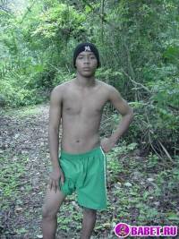 порно фото Вздрочнул свой волосатый хуй в кустах 23.jpg