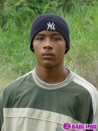 порно фото Вздрочнул свой волосатый хуй в кустах 2.jpg