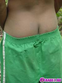 порно фото Вздрочнул свой волосатый хуй в кустах 33.jpg