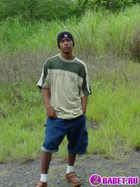 порно фото Вздрочнул свой волосатый хуй в кустах 85.jpg