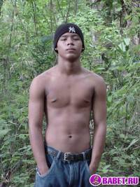 порно фото Вздрочнул свой волосатый хуй в кустах 9.jpg