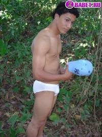 порно фото Гей в кепке дрочит писю на природе 14.jpg