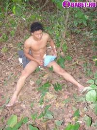 порно фото Гей в кепке дрочит писю на природе 65.jpg