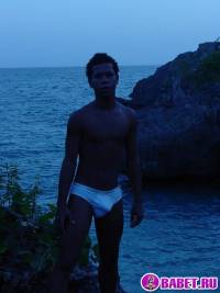 порно фото Гей у моря дрочит хуй 11.jpg