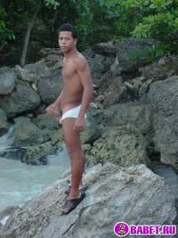 порно фото Гей у моря дрочит хуй 28.jpg