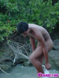 порно фото Гей у моря дрочит хуй 37.jpg