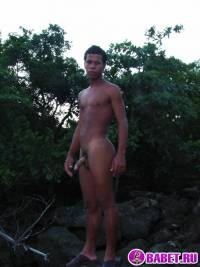 порно фото Гей у моря дрочит хуй 41.jpg