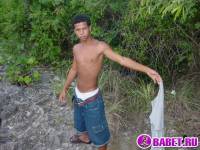 порно фото Гей у моря дрочит хуй 6.jpg