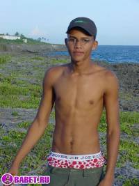 порно фото Дрочит письку на берегу моря 11.jpg