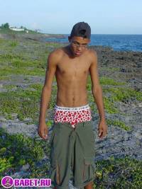 порно фото Дрочит письку на берегу моря 16.jpg