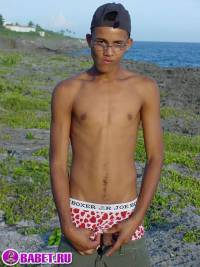 порно фото Дрочит письку на берегу моря 19.jpg