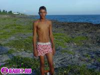 порно фото Дрочит письку на берегу моря 21.jpg