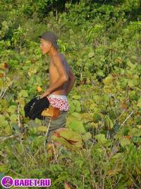 порно фото Дрочит письку на берегу моря 27.jpg