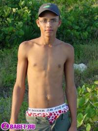 порно фото Дрочит письку на берегу моря 30.jpg