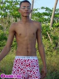 порно фото Дрочит письку на берегу моря 34.jpg