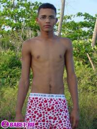 порно фото Дрочит письку на берегу моря 35.jpg