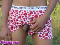 порно фото Дрочит письку на берегу моря 37.jpg