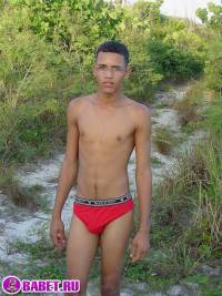 порно фото Дрочит письку на берегу моря 38.jpg