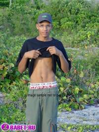 Дрочит письку на берегу моря 3.jpg скачать на телефон