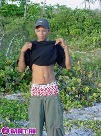 порно фото Дрочит письку на берегу моря 5.jpg