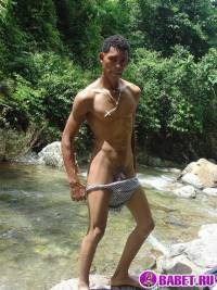 порно фото Дрочит хуй в горной реке 108.jpg