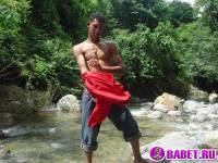 порно фото Дрочит хуй в горной реке 114.jpg