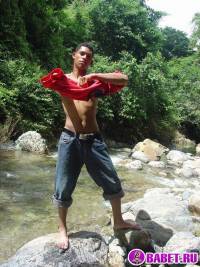 порно фото Дрочит хуй в горной реке 118.jpg