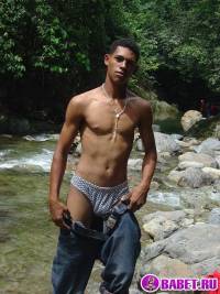 порно фото Дрочит хуй в горной реке 13.jpg