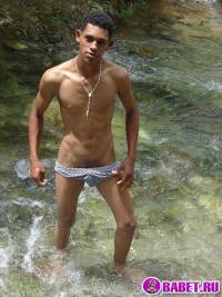 порно фото Дрочит хуй в горной реке 18.jpg