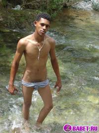 порно фото Дрочит хуй в горной реке 19.jpg