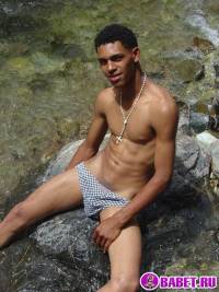 порно фото Дрочит хуй в горной реке 21.jpg