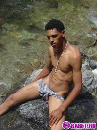 порно фото Дрочит хуй в горной реке 22.jpg