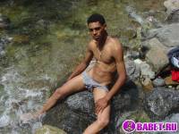 порно фото Дрочит хуй в горной реке 24.jpg