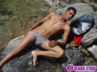 порно фото Дрочит хуй в горной реке 26.jpg