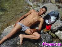 порно фото Дрочит хуй в горной реке 27.jpg