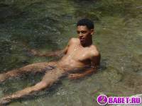 порно фото Дрочит хуй в горной реке 38.jpg