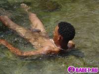 порно фото Дрочит хуй в горной реке 40.jpg