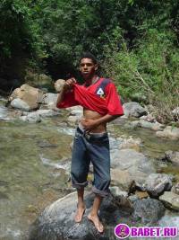 порно фото Дрочит хуй в горной реке 7.jpg