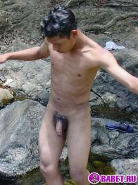 порно фото Лежит в воде и дрочит хуй 78.jpg