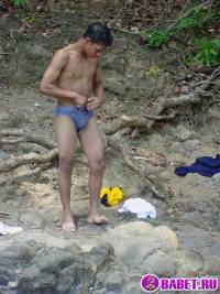 порно фото Лежит в воде и дрочит хуй 92.jpg