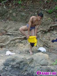 порно фото Лежит в воде и дрочит хуй 94.jpg