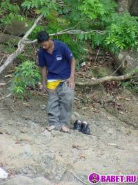 порно фото Лежит в воде и дрочит хуй 98.jpg