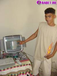 порно фото Мальчик с большим членом дрочит хуй 10.jpg