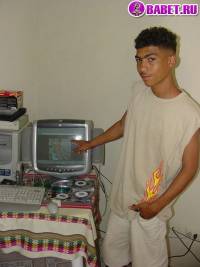 порно фото Мальчик с большим членом дрочит хуй 11.jpg