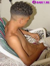 порно фото Мальчик с большим членом дрочит хуй 16.jpg